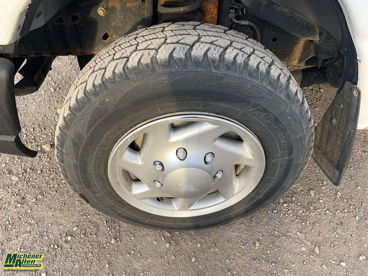 2014-ford-cargo-image-9