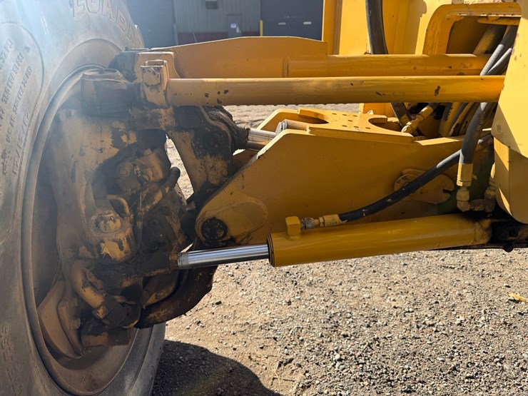 deere-672d-image-13