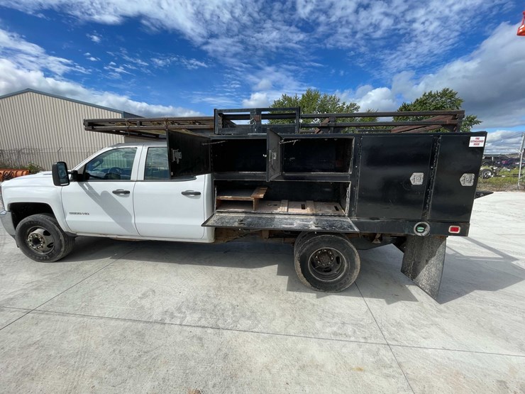 2018-chevrolet-3500-image-26