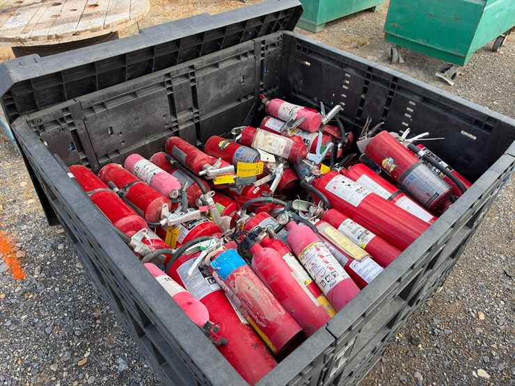 #7502-•-fire-extinguishers-image-3