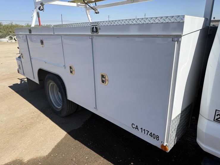 2024-ford-f350-xl-image-20