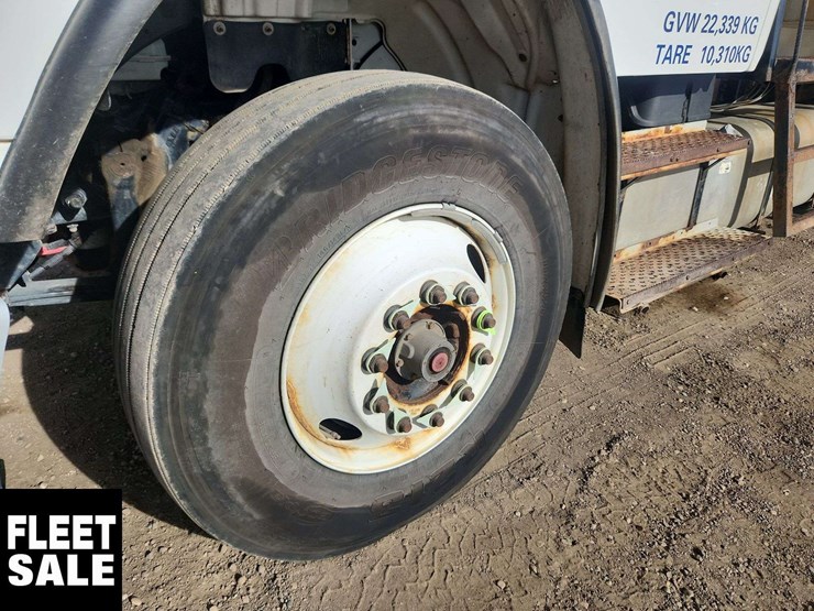 2018-freightliner-m2-106-image-8