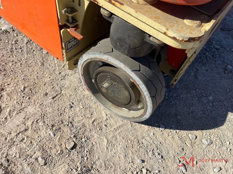 2015-jlg-1230es-image-9
