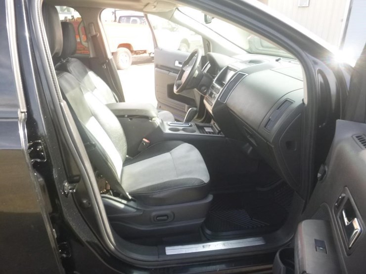 2010-ford-edge-image-9