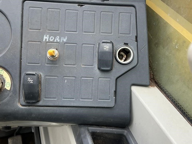 2018-caterpillar-tl1055d-image-15