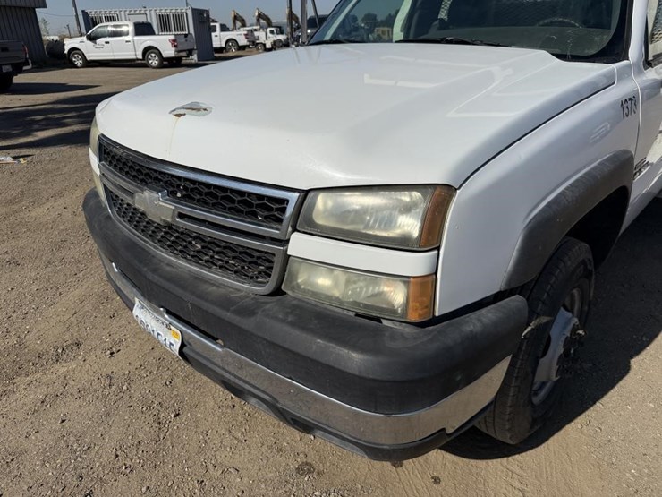 2006-chevrolet-3500-image-23