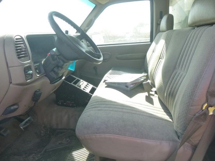 2002-chevrolet-3500hd-image-9