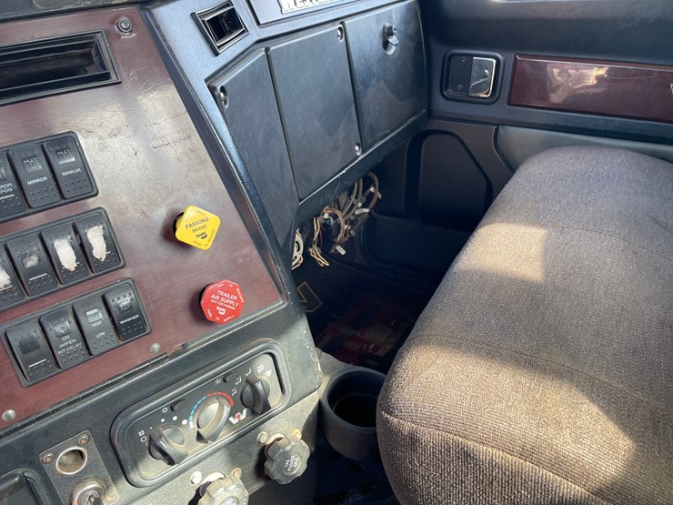 2015-western-star-4900sb-image-76