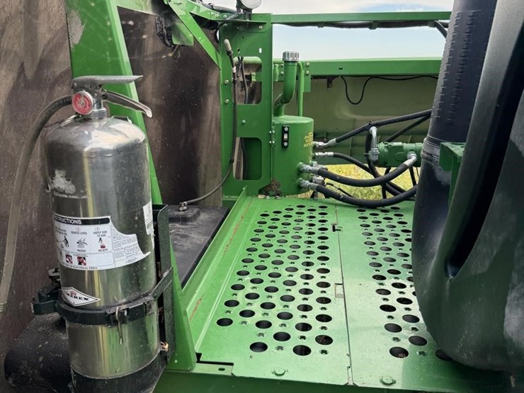 2011-john-deere-9770-sts-image-95