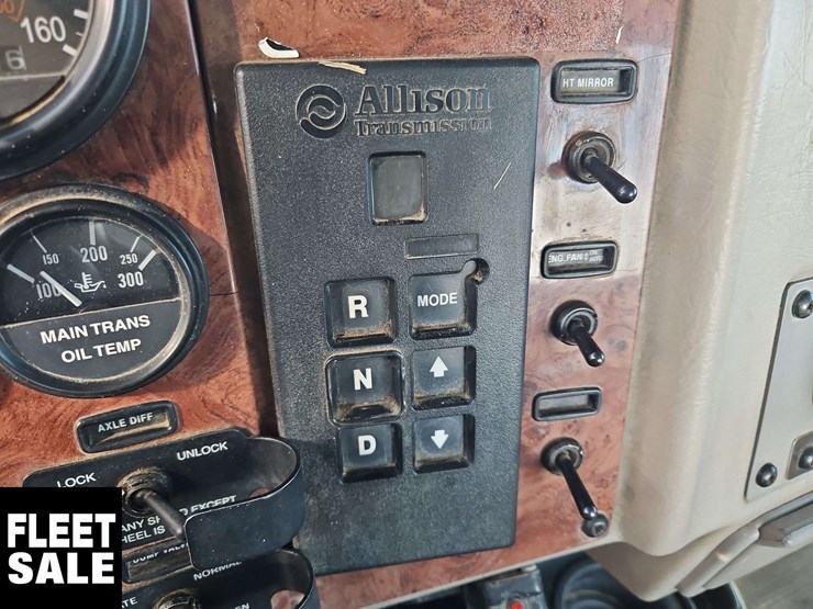 2007-peterbilt-335-image-25