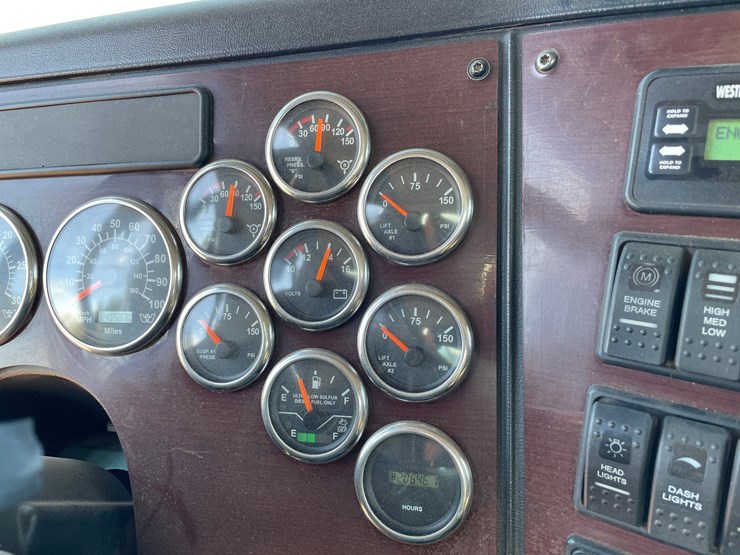 2015-western-star-4900sb-image-87