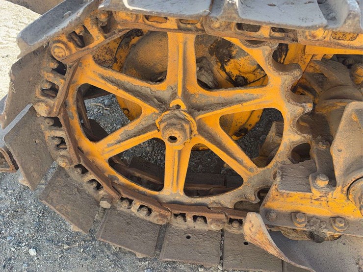 caterpillar-ten-image-18