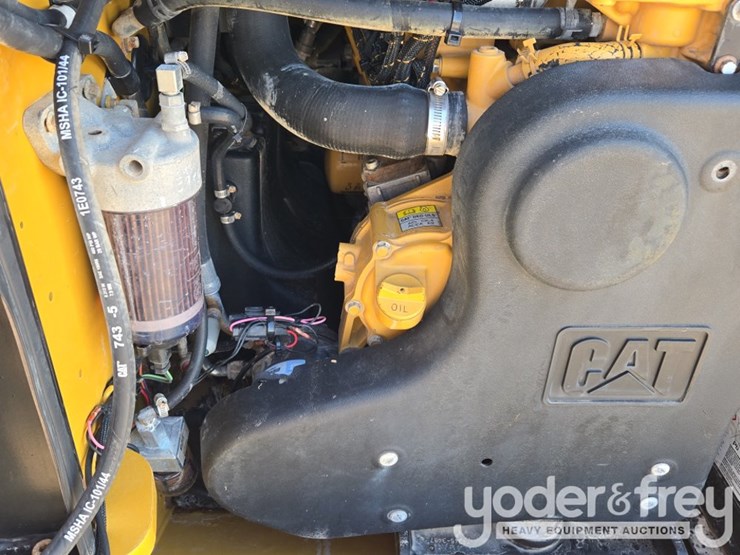 2018-caterpillar-299d2-image-37