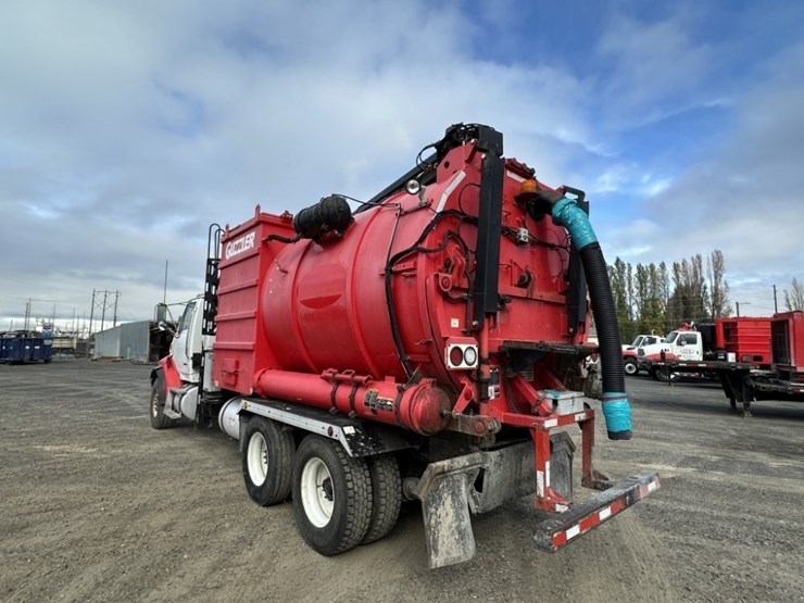 2008-sterling-l9500-image-3