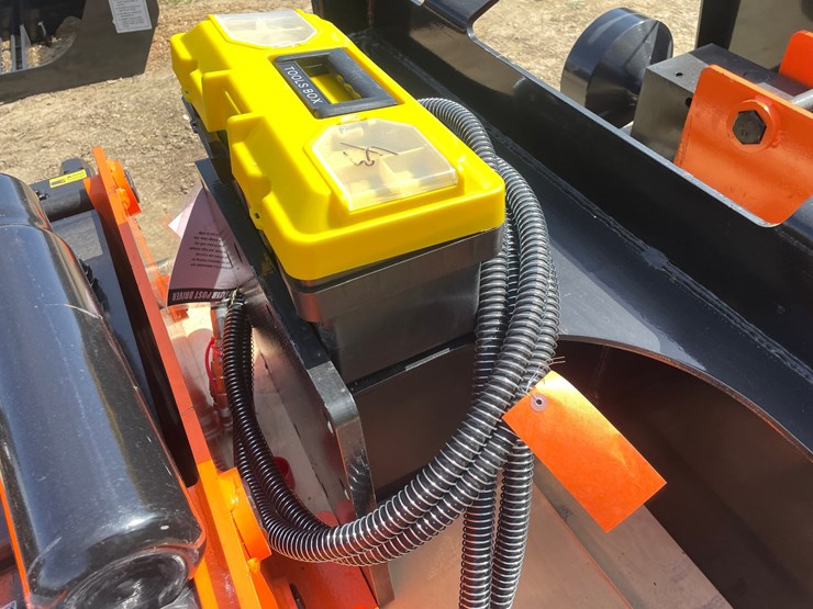 #2013-•-wolverine-skid-steer-post-driver-attachment-image-8