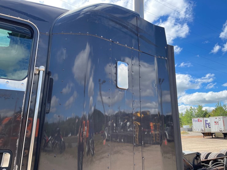 2005-kenworth-t800-image-18