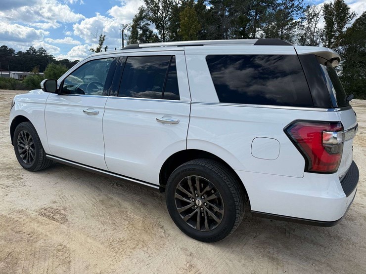 2020-ford-expedition-limited-image-2