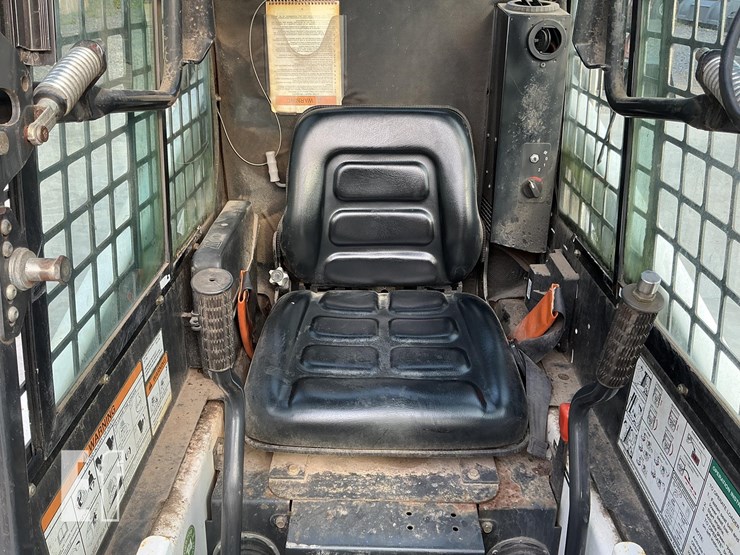 2011-bobcat-s70-image-12