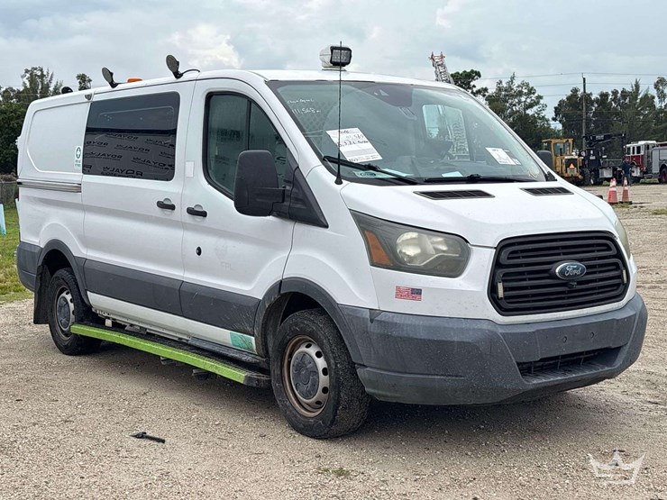 2016-ford-transit-image-2