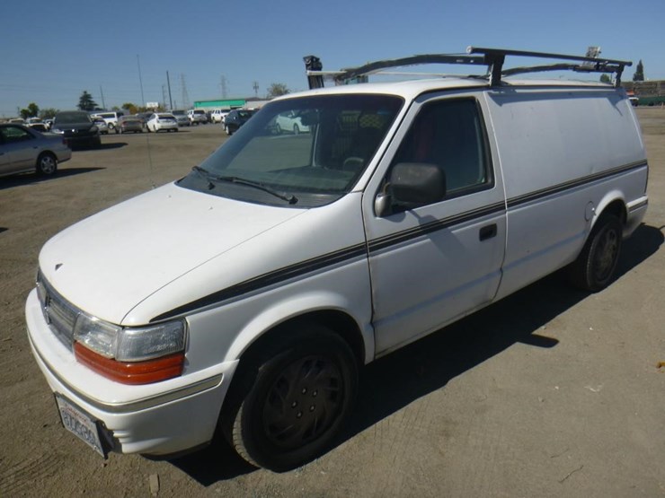 1993-dodge-caravan-image-2