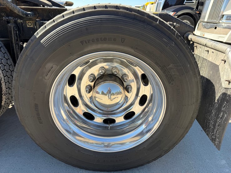 2020-peterbilt-389-image-74