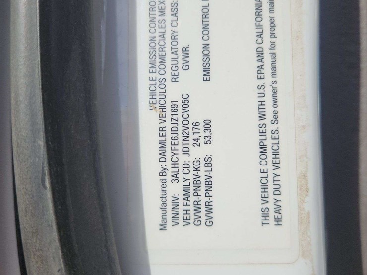 2018-freightliner-m2-106-image-37
