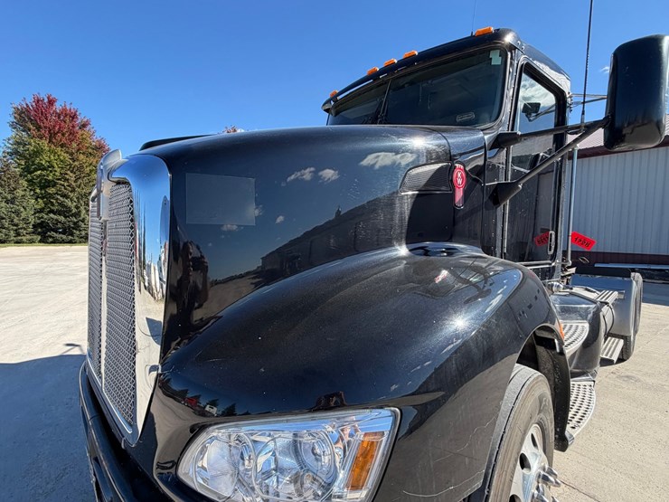 #1728-•-2012-kenworth-day-cab-truck-tractor-image-10