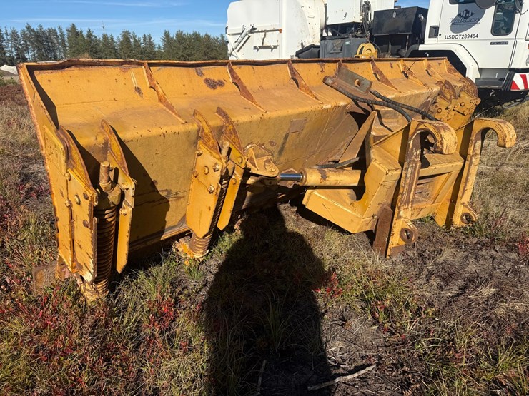 caterpillar-160-image-2