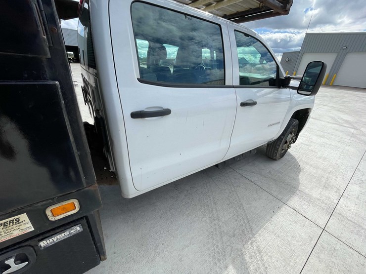 2018-chevrolet-3500-image-46