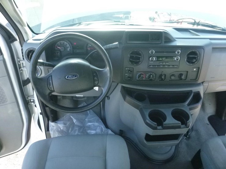 2014-ford-econoline-350-image-11