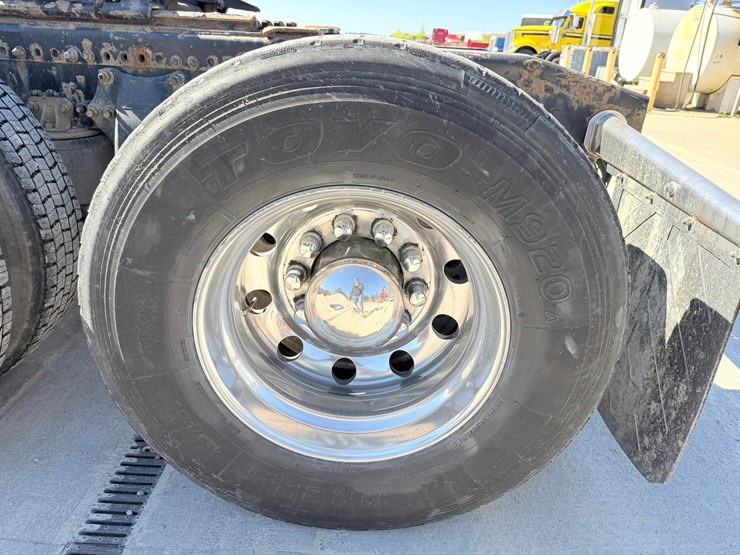 #1727-•-2020-western-star-day-cab-truck-tractor-image-70