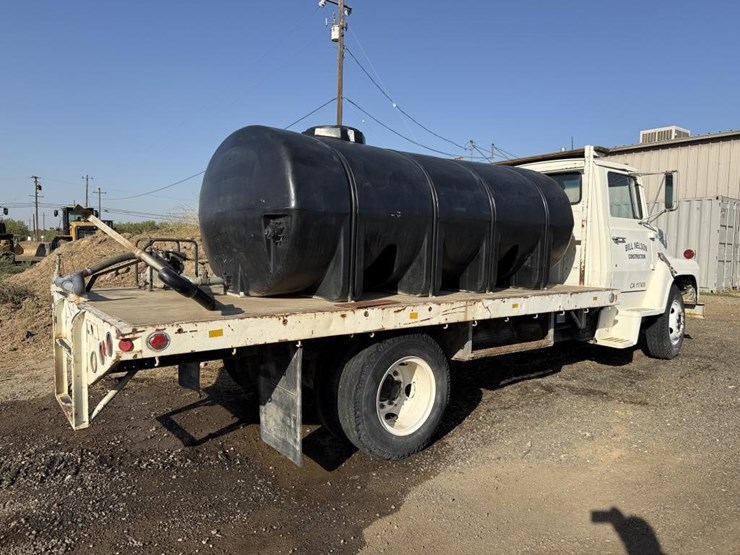 ford-f700-image-3