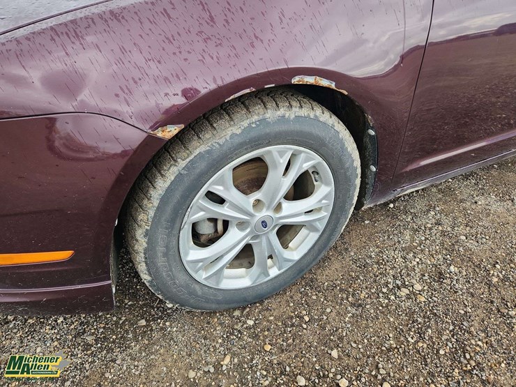 2012-ford-fusion-se-image-9