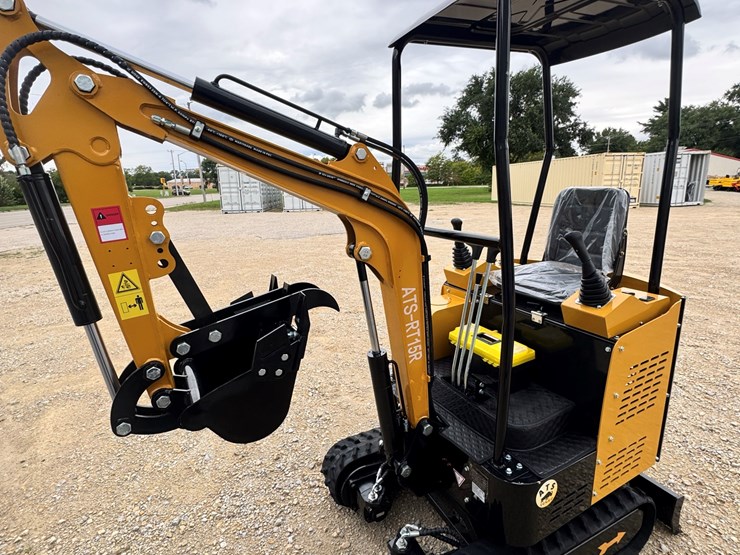 2026-unused-rt15r-z-mini-excavator-...-broken-throttle-see-photos,-can-be-adjusted-manually-image-4