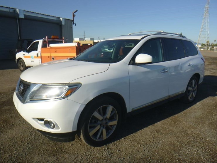 2013-nissan-pathfinder-image-1
