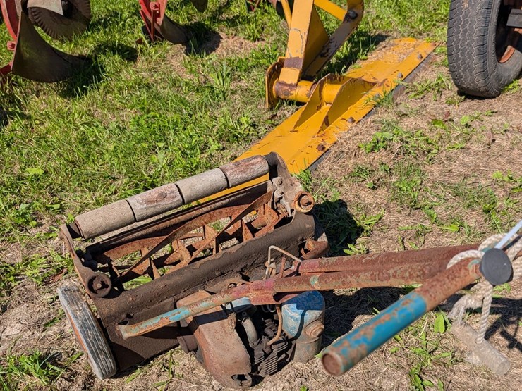 #4075-•-reel-mower-image-1