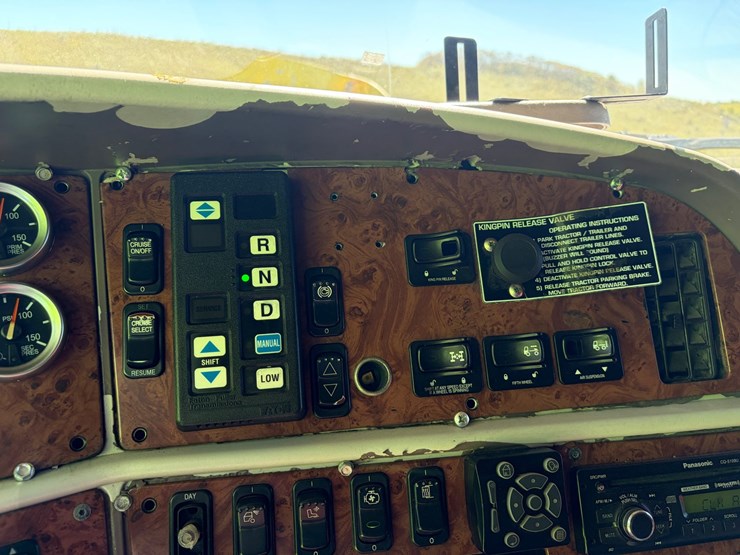 2007-peterbilt-387-image-26