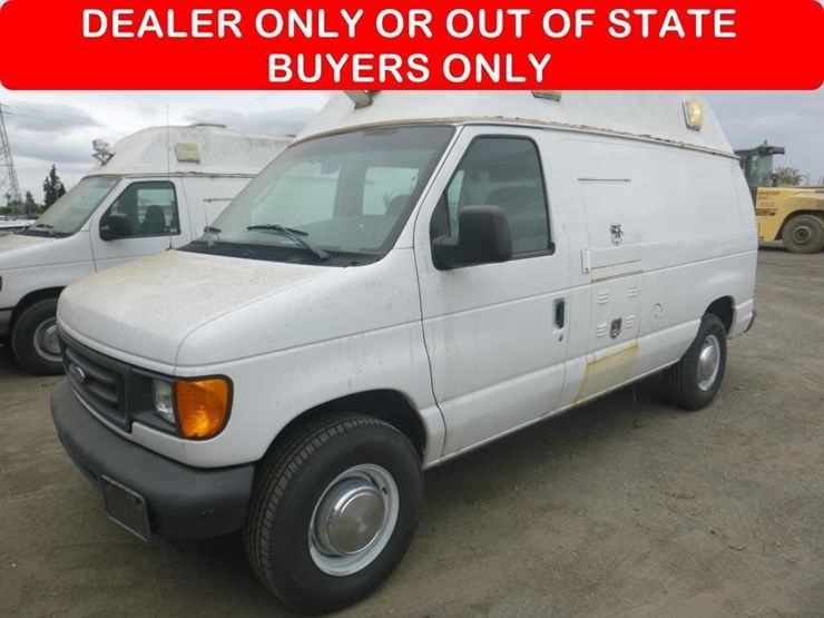 2003-ford-econoline-350-image-1
