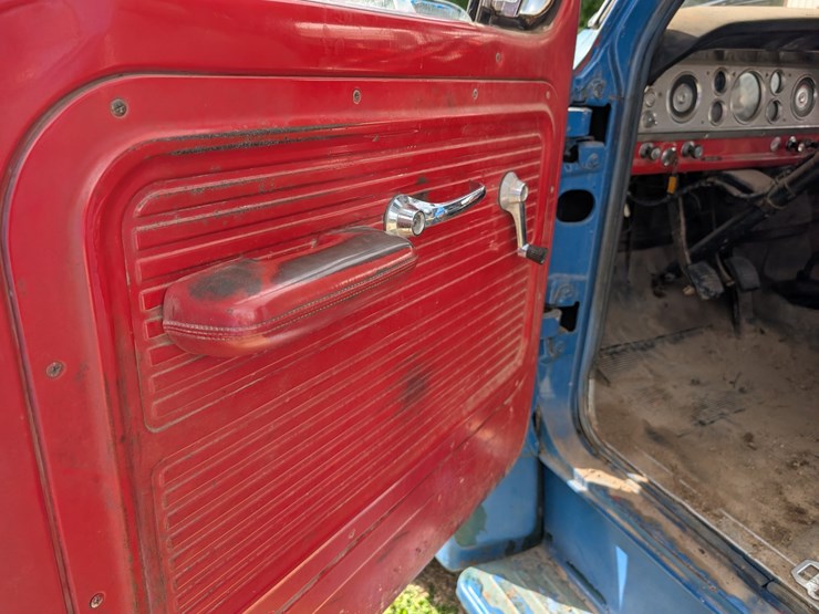 #4001-•-1967-ford-custom-cab-baby-dump-box-truck-image-22
