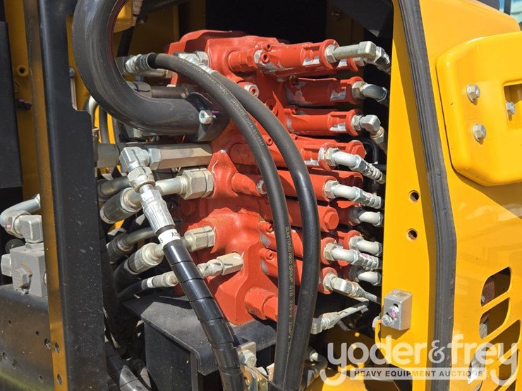 2020-deere-85g-image-41