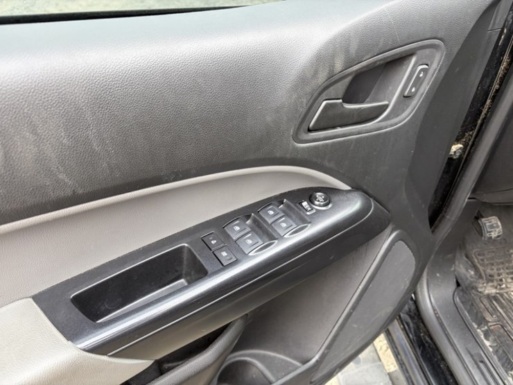 2019-chevrolet-colorado-image-25
