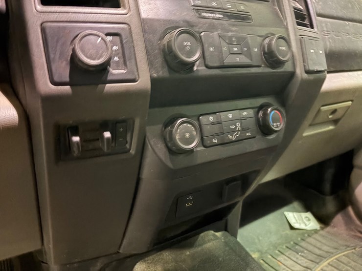 2020-ford-f550-xl-image-18