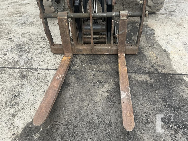 2020-caterpillar-tl642d-image-9