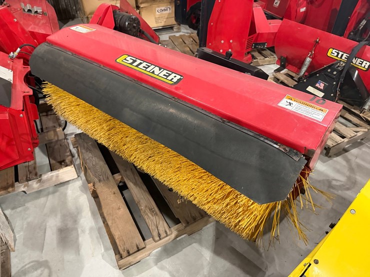 #1644-•-steiner-ventrac-sweeper-image-1