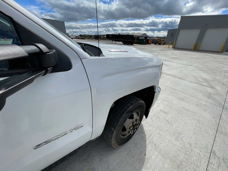 2018-chevrolet-3500-image-51