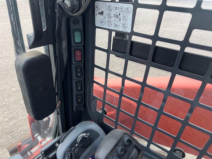kubota-ssv75-image-14