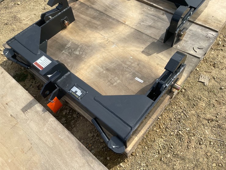#2038-•-wolverine-tractor-quick-hitch-mount-image-1