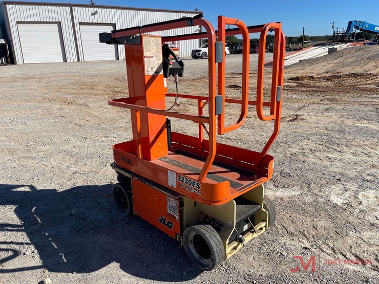 2015-jlg-1230es-image-5