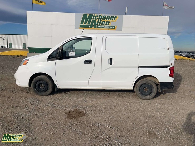 2021-nissan-nv200-image-5
