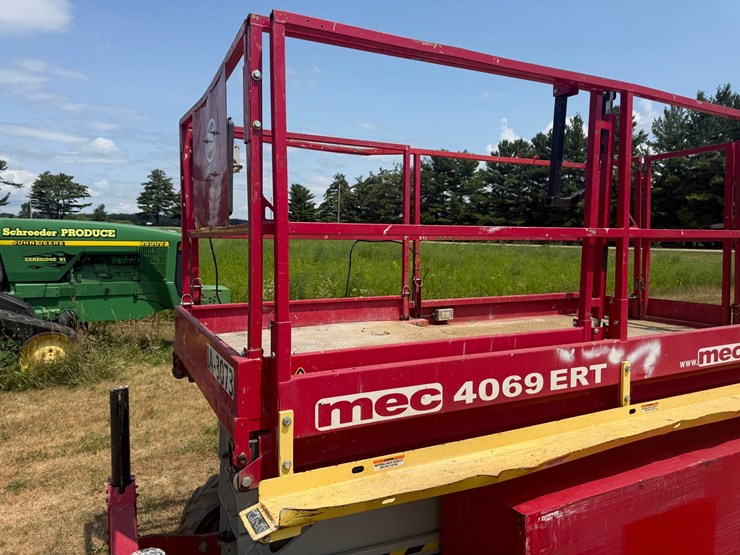 #2085-•-2016-mec-4096-ert-scissor-lift-image-16
